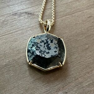 Kendra Scott necklace